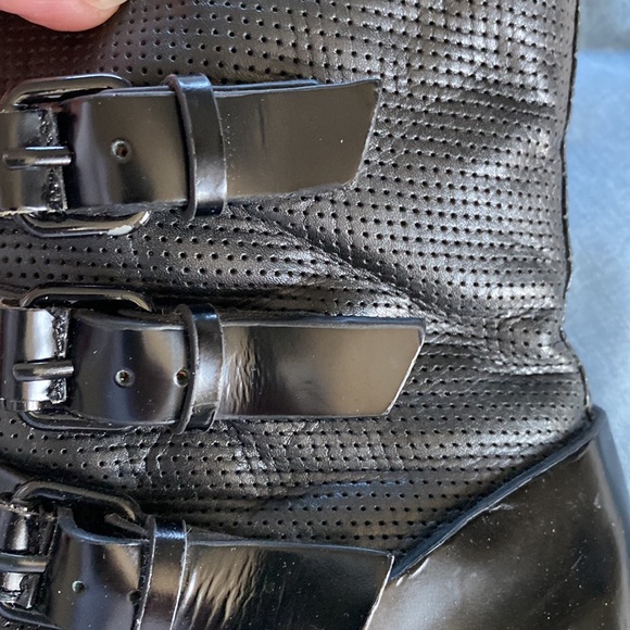 L.A.M.B. By Gwen Stefani black leather buckle boots with side zip Sz 9 - Picture 7 of 12